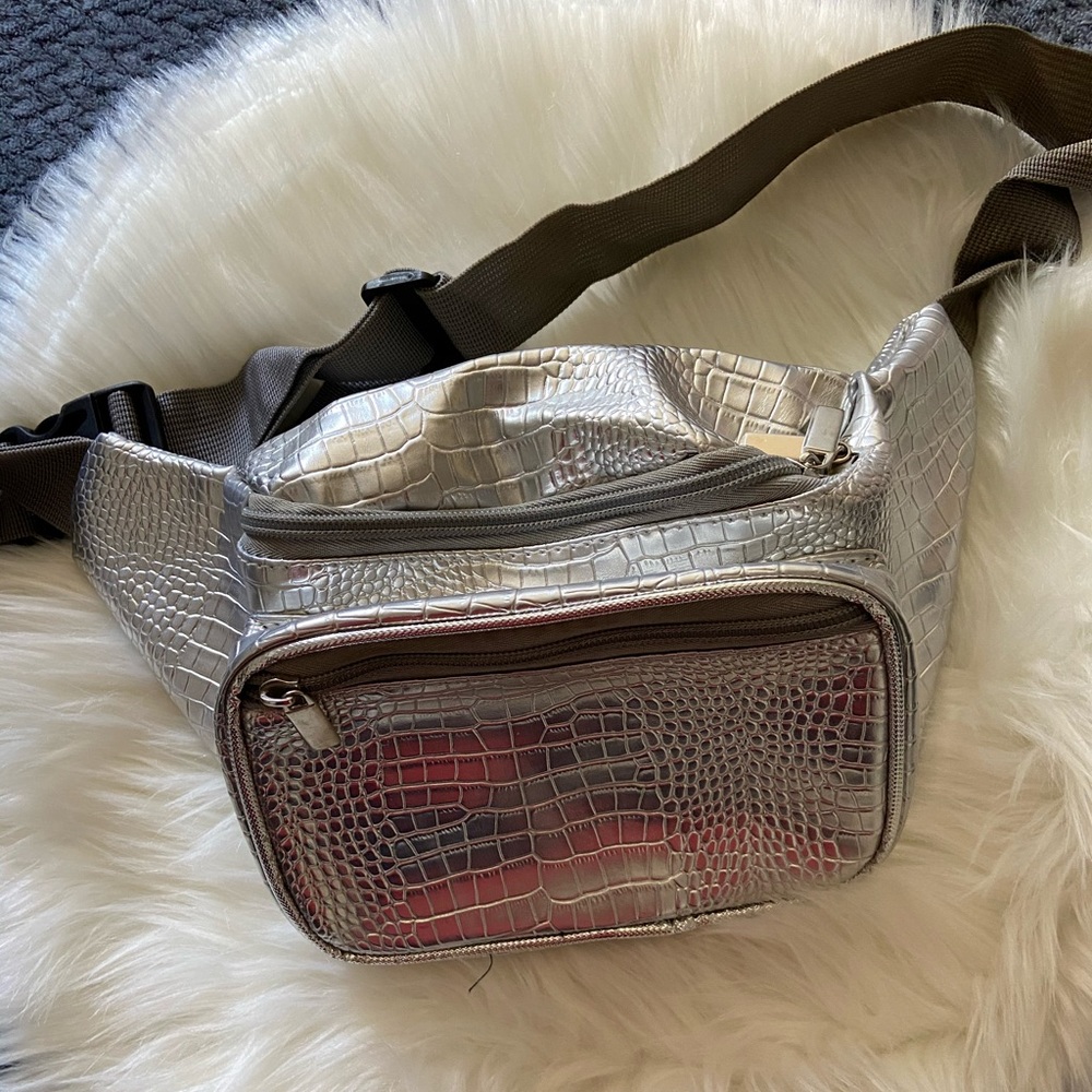 Metallic Silver Large Fannypack